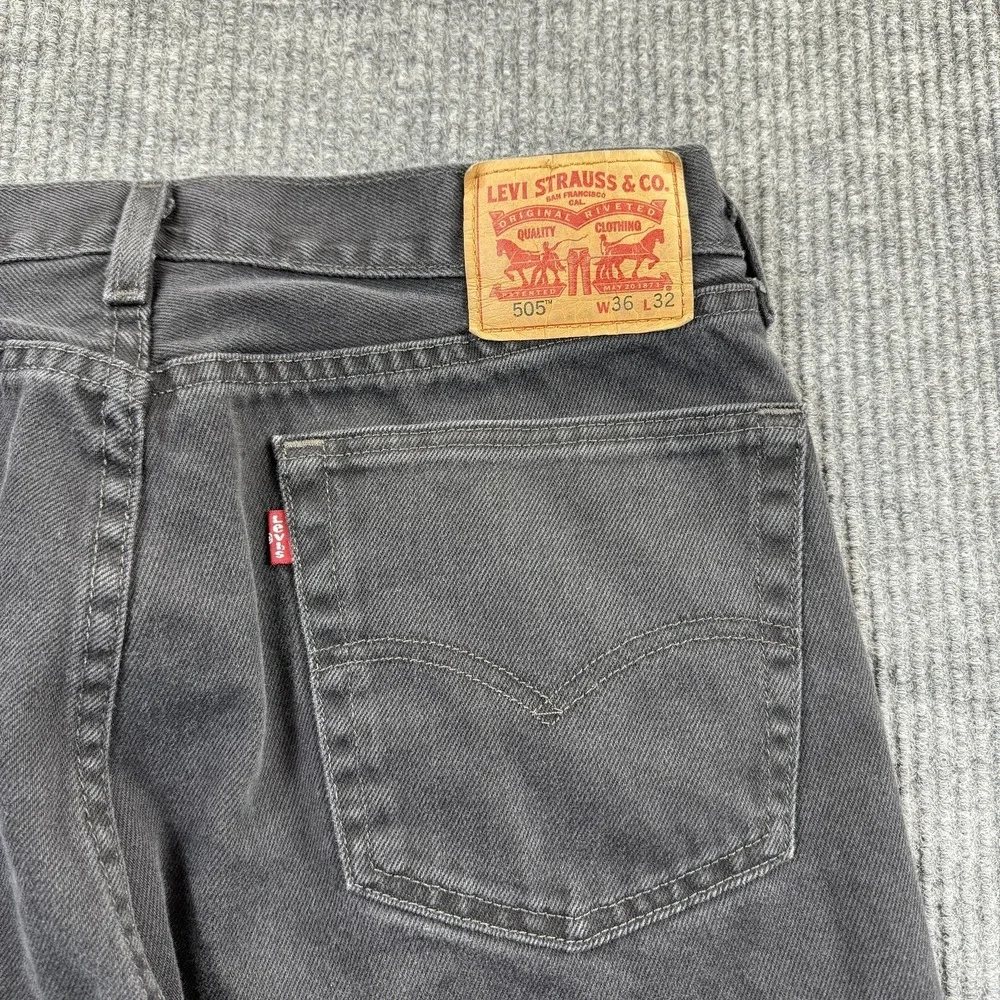 Levis 505 Jeans Mens 35x30 Gray Charcoal Straight Leg Denim Mid Rise‎ Casual